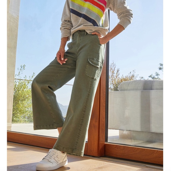PAIGE Carly with Cargo Pockets in Vintage Ivy Green Wide Leg - 27 - Picture 1 of 16